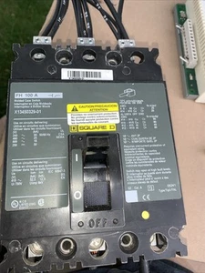 Interruttore cassa sagomato Square D FHL36000M 100 Amp 3 poli 600V 25KA@480V usato - Foto 1 di 6