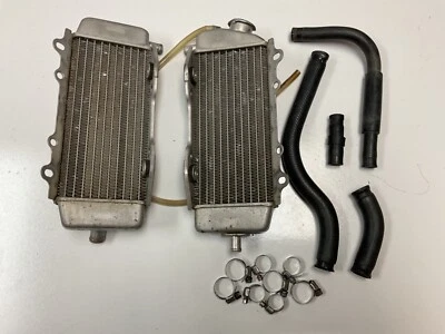 2004 2005 Kawasaki KX250F e RMZ250 Radiadores OEM Conjunto de Mangueiras de Radiador Esquerda Direita - Imagem 1 de 4