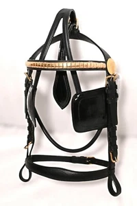 Arnés de conducción de cuero para caballos brida accesorios dorados color negro charol guiños - Imagen 1 de 2