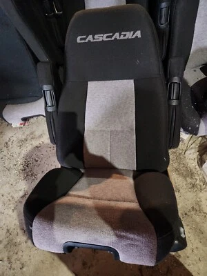 FREIGHTLINER CASCADIA SEMI TRUCK  AIR RIDE BASE MOUNTING  - Image 1 of 4