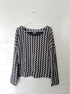 H BY BORDEAUX BLACK WHITE CHEVRON SWEATER Medium M $193 Pullover side zip NWT - Bild 1 von 3