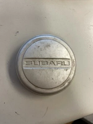 2014 2015 2016 Subaru Forester OEM Center Cap Silver 68813 28821SA020 Foto 1 de 3