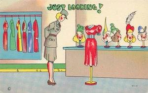 MILITÄR COMIC POSTKARTE WAC IM KLEIDERLADEN SCHAUT NUR 1940er WWII LEINEN 091725 U - Bild 1 von 2