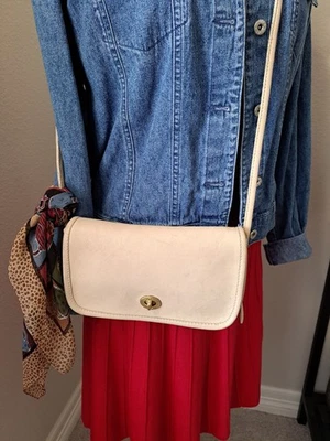 Cartera de bolsillo Coach vintage con guante de hueso de cuero curtido con herrajes de latón 7968 Foto 1 de 4