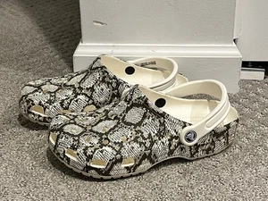 Crocs Unisex Snakeskin design Sandals Men size 6 Women's Size 8 Comfort Travel - Picture 1 of 7
