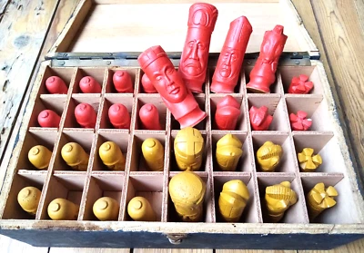 c. 1930 - RARE JEU D'ECHECS ANCIEN EN TERRE CUITE Roi : 10,5 cm Boite d'origine - Photo 1/4