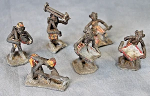 Konvolut 6 antike westafrikanische Akan Ashanti Figuren bemalt Metall Goldgewicht - Bild 1 von 5