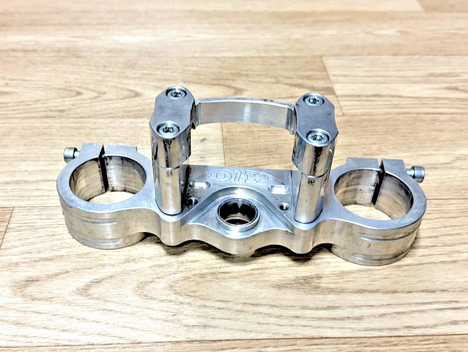 Yamaha YZ250 D1H 2002-2003 Billet aluminio puente superior abrazaderas de barra 1 1/8 Foto 1 de 4