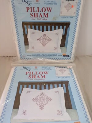Almohada vintage JDNA "Colonial Williamsburg" bordado falso estampado nuevo en paquete Foto 1 de 2