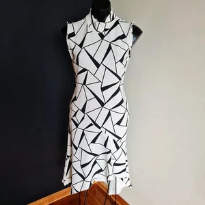 Women's size 10 'MANNING CARTEL' Gorgeous white geometric print bodycon dress - Picture 1 of 7