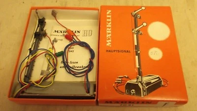 Märklin H0 7041 Hauptsignal 2 ungekoppelte Flügel beleuchtet gut in OVP - Bild 1 von 4