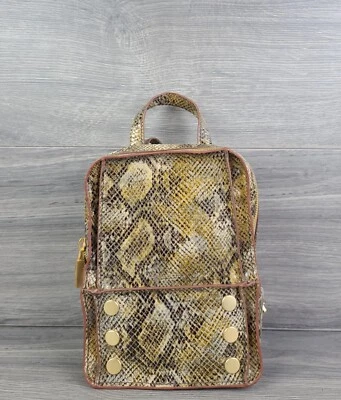 Hammitt рюкзак охотник мини змея выбитая кожа книга сумка (известняковый коричневый) - Изображение 1 из 4