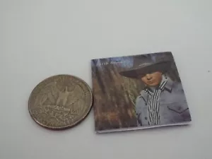 1 album in miniatura 'GARTH BROOKS' casa delle bambole scala 1:12 - Foto 1 di 3