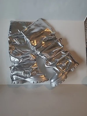 NUEVAS Botas Mujer Rave Fiesta Imitación Cuero Plata Metálico Plataforma Media Pantorrilla Talla 11 Foto 1 de 4