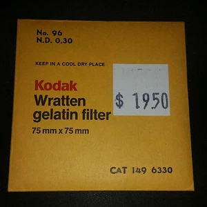 Nuovo - Vecchio Stock - KODAK - FILTRO GELATINA WRATTEN - N. 96 0,30 3" o 75mm Quadrato. - Foto 1 di 2