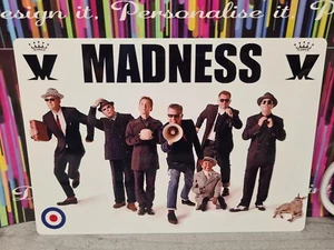MADNESS 198mmx283mm INSEGNA IN METALLO/UOMO GROTTA/GARAGE/CAPANNONE. - Foto 1 di 2