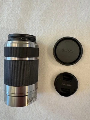 Lente teleobjetivo zoom Sony 55-210 mm montaje F 4,5-6,3 E SEL 55210 plateado Foto 1 de 4