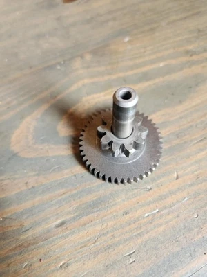 Yamaha YZF-R6 2000 engranaje ralentí #1 20S-15512-00-00 y eje 5MT-15521-00-00 Foto 1 de 3