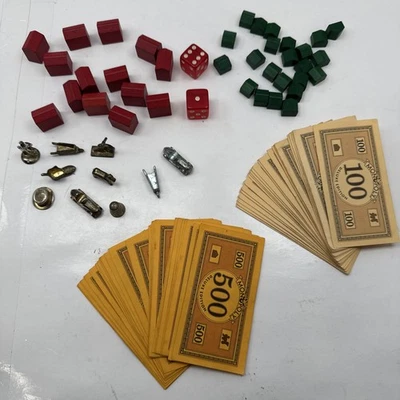 Monopoly Juego de Mesa Piezas de Dinero Fichas de Metal Edificios de Madera Paquete de Dados Lote Foto 1 de 4