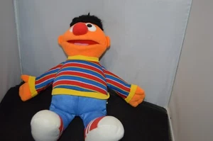 Sesamstraße Ernie Plüschtier 2013 Stofftier Hasbro Spielzeug klein 13 Zoll A2 - Bild 1 von 4