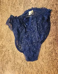 Victoria's Secret SEXY Navy Blue Ribbon & Lace Panties Sz LM (6) Vintage NWOT - Picture 1 of 6