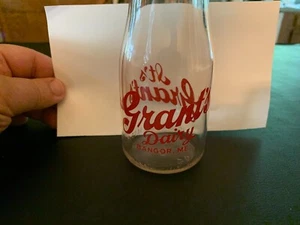 Botella de vidrio de leche de media pinta Grants Dairy Farm It’s GRANTS de colección Maine 1951 - Imagen 1 de 4