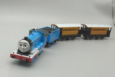 Takara Tomy Plarail Edward Thomas El motor del tanque y 2 coches de pasajeros usados Foto 1 de 4