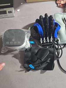 Gants robot de rééducation ~ thérapie de récupération d'AVC de la main ~ main gauche - grande - Photo 1/9