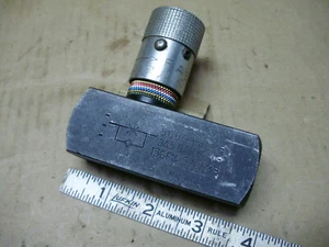 Parker F800S-11GF Hydraulic Flow Control Valve, 1/2" NPT Thread Connections - Picture 1 of 6