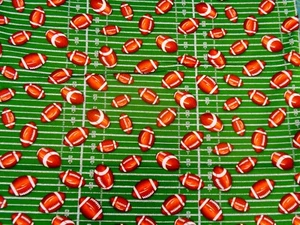 FOOTBALL FIELD & FOOTBALLS 1 YARD PIECE 100% COTTON NEW 44" WIDE NEW DESIGN - Picture 1 of 5