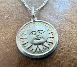 "Precioso collar colgante redondo vintage de plata de ley 925 Italia cara de sol de 18"" pulgadas" - Imagen 1 de 10