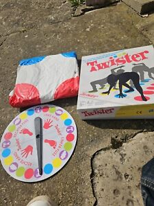 Hasbro 98831100 Twister Kinderspiel