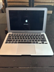 Apple MacBook Air 11in ( 128GB SSD, Intel Core I7-5650U, 2.2GHz, 8GB ) Laptop - - Zdjęcie 1 z 8