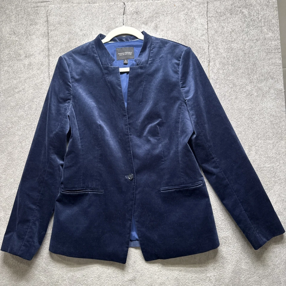 Banana Republic Women's Long and Lean Blue Velvet Blazer Size 12 - Image 1 of 4