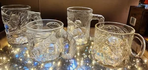 1995 Batman Forever McDonald's Complete Set of 4 Embossed Glass Mugs Val Kilmer - Picture 1 of 1