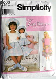 SIMPLICITY PATTERN 8066 KLEID HUT MÄDCHEN GRÖSSEN 5 6 7 8 + 18 ZOLL PUPPE TEILWEISE GESCHNITTEN - Bild 1 von 2