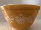 NICE! Vintage Pyrex Butterfly Gold Mixing Bowl #401 White Flowers 1-1/2 Pint