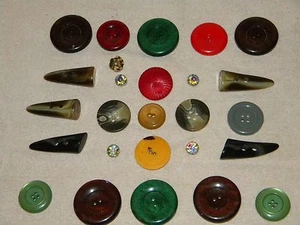 LOTE DE BOTONES DE PLÁSTICO AUTÉNTICO CUERNO DE IMITACIÓN - Imagen 1 de 7