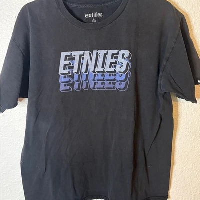 Camiseta negra Etnies con gráfico azul Foto 1 de 2