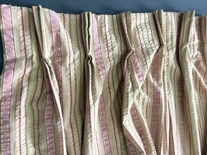 Covington Industries Cortinas Forradas Plisadas Personalizadas a Rayas Rosa - 2 Paneles - Imagen 1 de 10