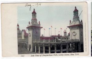 Seitenansicht des Steeplechase Park, Coney Island NY  - Bild 1 von 2