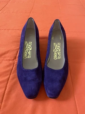 Salvatore Ferragamo Plum Purple Suede Classic Low Heel Pump Shoes Size 5.5B - Изображение 1 из 4