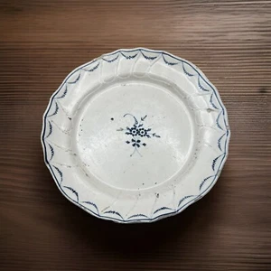 Antique French Tin Glazed Faience Plate with Flower Unmarked 18th / 19th Century - Picture 1 of 7