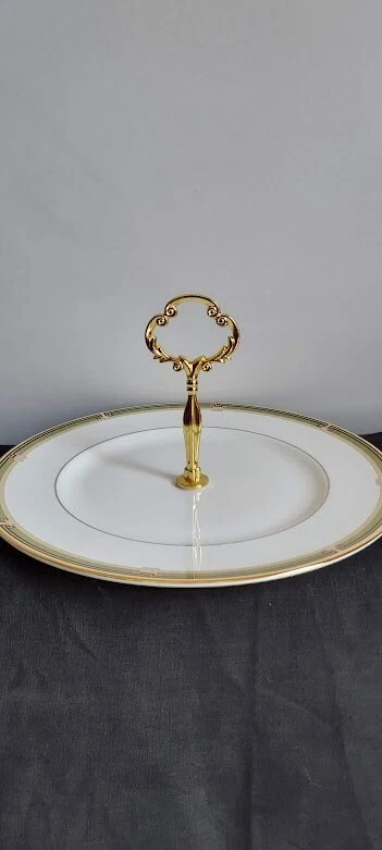 Wedgwood Oberon Handled Serving Tray - Image 1 of 1