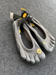 Women’s VIBRAM 5 Finger Barefoot Shoes, Size 5 Gray Black NEW NWT - Picture 1 of 6