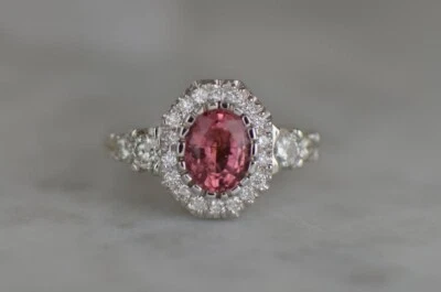 Anillo de cóctel Art Deco plateado chapado en oro blanco de 14K turmalina rosa corte ovalado Foto 1 de 4