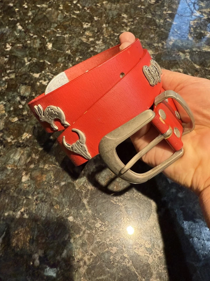 "Cinturón de cuero rojo vintage años 90 para mujer plateado concho animales del suroeste 37"" M" Foto 1 de 4