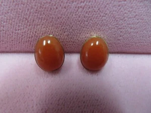 Beautiful 14k Solid Y. Gold Red Oval Jadeite Jade Stud Earrings 2.57 Grams - Picture 1 of 6