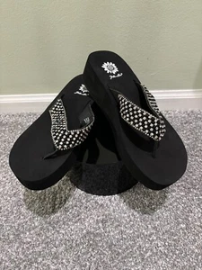Yellow Box Ebony Flip Flops Women’s Black Leather Upper Rhinestone Size 8.5 NEW - Picture 1 of 8