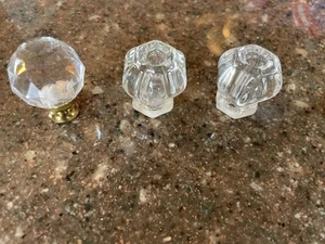 Lot Of 3 Vintage Glass Knobs Pulls - Picture 1 of 4